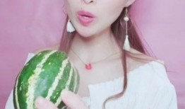 娱乐吃瓜酱假装打电话